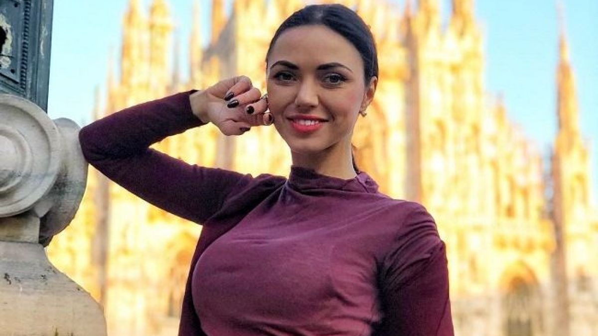 Қара жігітпен кеуделі ана