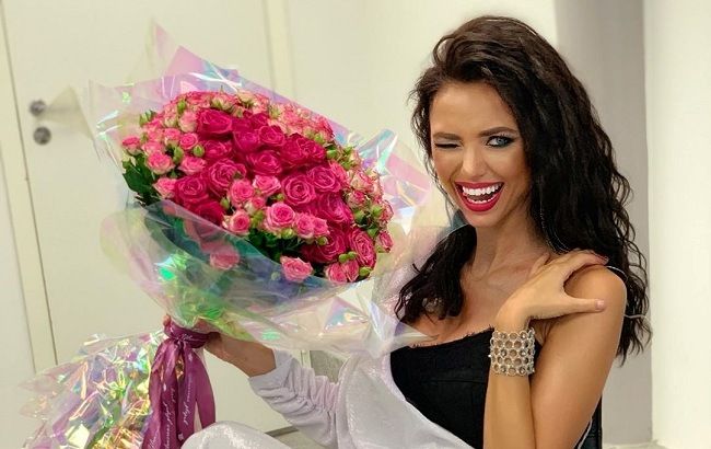 "15-летняя девчонка": Вика из НеАнгелов показывает, как носить трендовый принт polka-dot