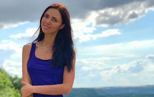 Вика из НеАнгелов похвасталась точеной фигурой в купальнике на "дачных" фото