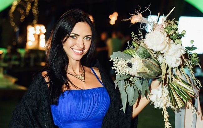 "Яка ж красива без мейка": Віка з НеАнгелів влаштувала атмосферну фотосесію в очереті