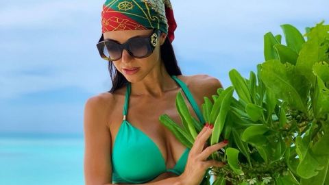 Вика из НеАнгелов в радужном бикини устроила яркую фотосессию с единорогом