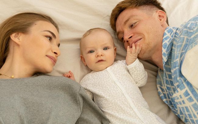 Виктор Цыганков очаровал семейным новогодним фото с сынишкой