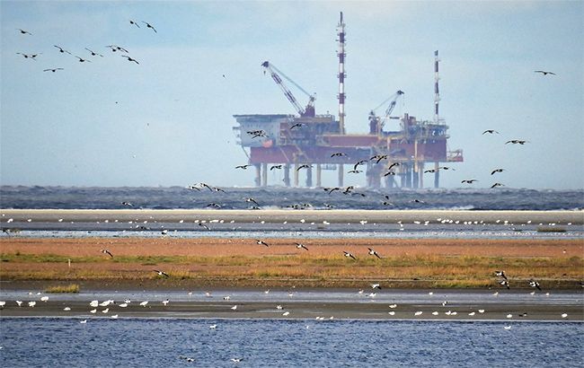 Нафта дорожчає після рекордного обвалу