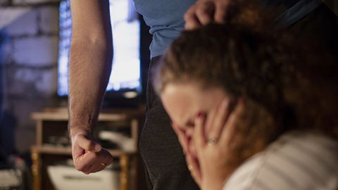 Искусал лицо и плечи: в Киеве журналист жестоко избил экс-возлюбленную (фото)