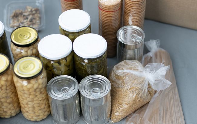 ​​​​​​​Які консерви категорично не можна їсти під час відключень світла