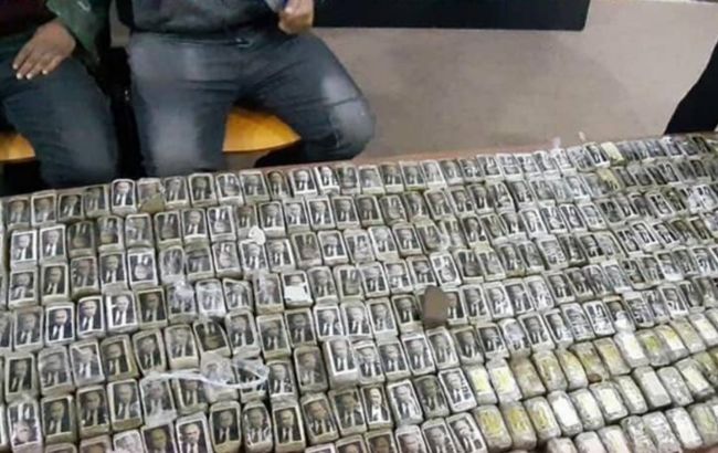 З обличчям Путіна. У Лівії на пляжі виявили партію наркотиків