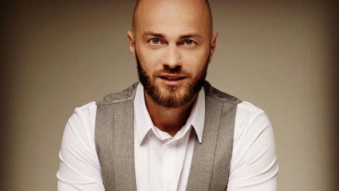 Сімейна ідилія: Влад Яма зачарував ніжним фото з дружиною