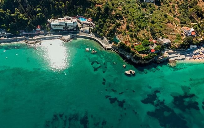 Середземноморський відпочинок без тестів: скільки коштують тури в Албанію в липні
