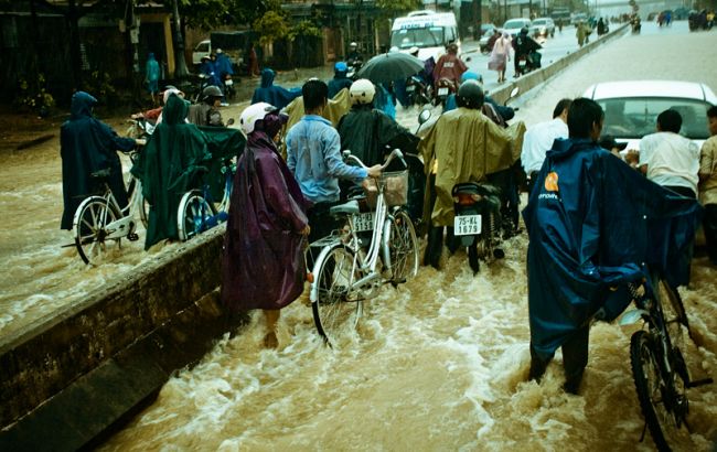 В результате наводнений во Вьетнаме погибли не менее 13 человек