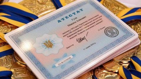 В украинских школах заменили аттестат о среднем образовании