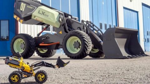 Вперше у світі: Volvo перетворив машинку Lego на справжній навантажувач