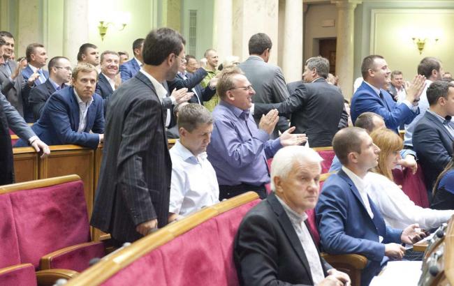 Рада хоче передати деякі адміністративні послуги на місця