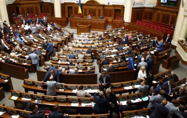 ВР дозволила НБУ не визнавати банки неплатоспроможними за порушення нормативів через девальвацію гривні