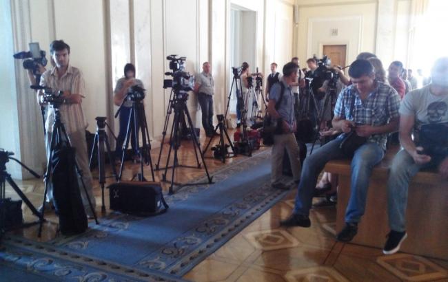 Заседание Рады задерживается, журналистов только начали запускать в ложу прессы