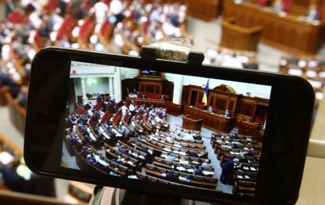 На депутатів "Опозиційного блоку" в Раді впав ковпачок від фотооб'єктива