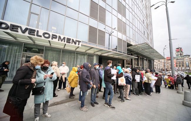 В Киеве прошел митинг против рейдерского захвата Броварского завода пластмасс