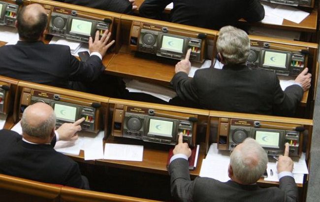 Активісти під Радою вимагають карати депутатів за "кнопкодавство"