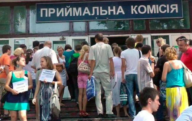МОН: почти 1 тыс. жителей Крыма будут учиться в вузах Украины