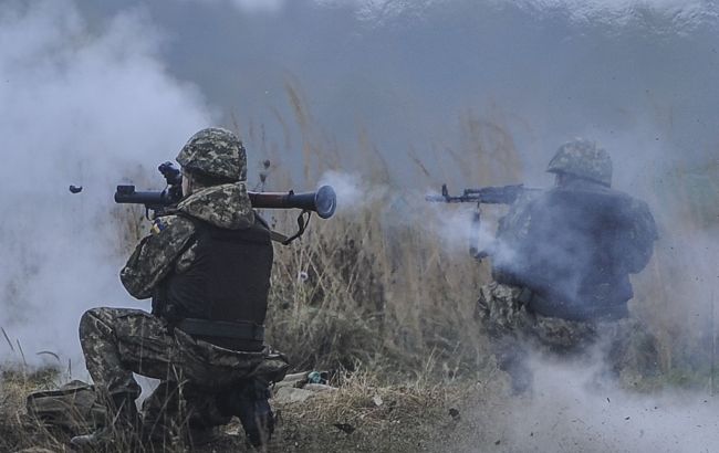 Боевики обстреляли Марьинку с минометов, БМП и гранатометов