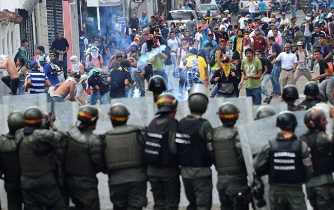 На акциях протестов в Венесуэле пострадали более 240 человек