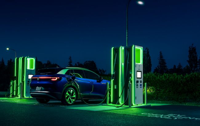 Заради співпраці з Tesla. Volkswagen може змінити стандарт зарядки електромобілів