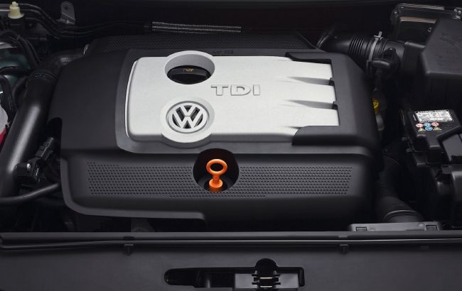 Із тирси та харчової олії: Volkswagen почав годувати дизелі синтетичним паливом