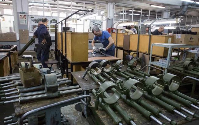 Предотвратить релокацию производителей ВПК за границу поможет открытие экспорта вооружений, - Копытин