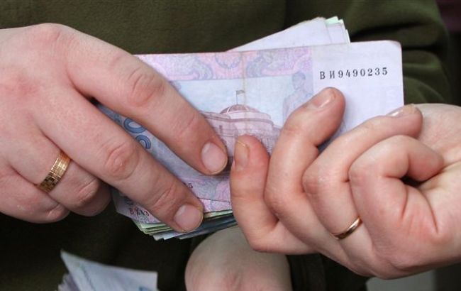 У Полтавській області співробітника СБУ затримали при отриманні хабара у 1000 доларів