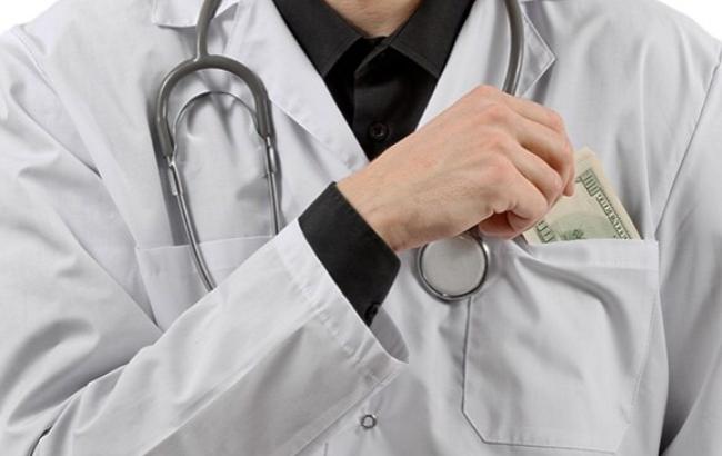 В Виннице врач вымогал у пенсионера $2 тыс. за операцию