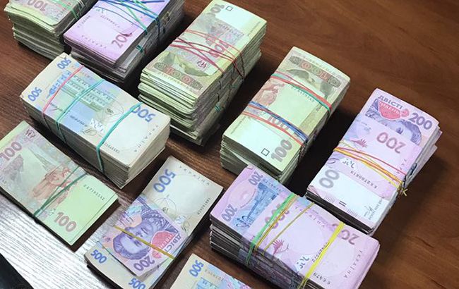 Співробітник Нацагентства з розшуку активів отримав подарунок в 1 млн гривень