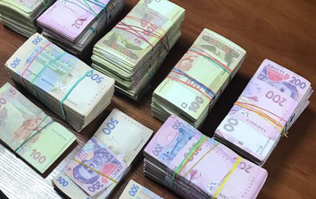 У Київській обл. чиновник вимагав 70 тис. гривень хабара за незаконний видобуток чорнозему
