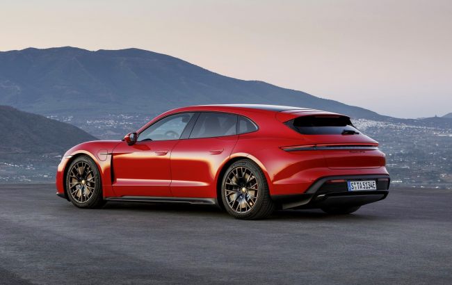 П'ять версій і українські ціни: що відомо про новий серійний електромобіль Porsche