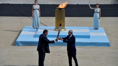 У Греції передали олімпійський вогонь організаторам Ігор -2022 у Пекіні