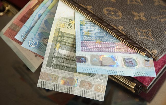НБУ поднял официальный курс евро выше 30 грн/евро
