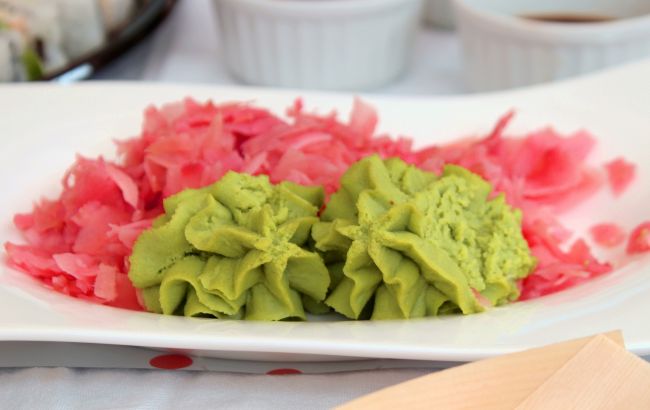 Ось як насправді виглядає васабі. А те що ми їмо до суші - звичайний хрін