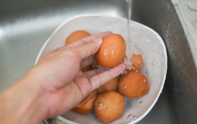 Сколько времени можно хранить вареные яйца, чтобы не отравиться