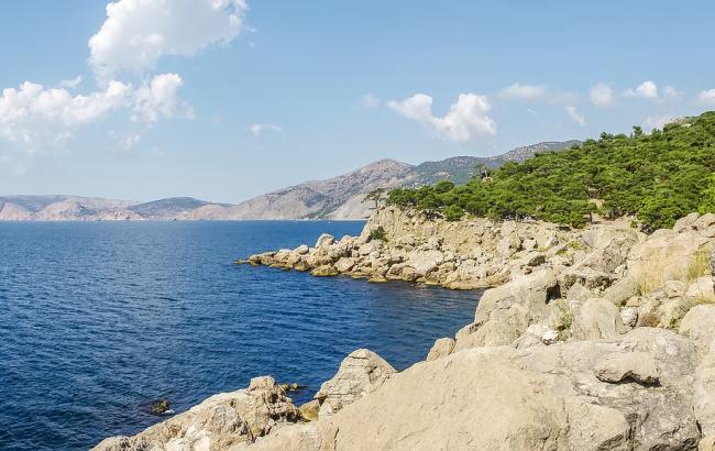 "Хоч би пересічний турист заблукав": в мережі показали безлюдні пляжі Криму (фото)