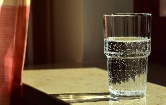 Головная боль, судороги и смерть: диетолог рассказала о последствиях недостатка воды в организме