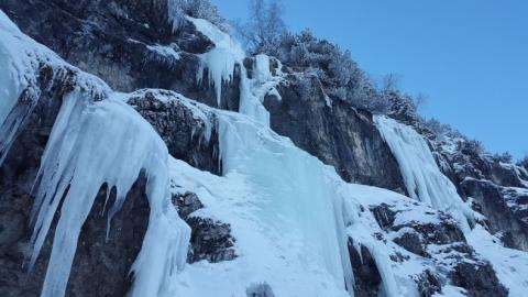 В сети появилось впечатляющее видео "ледяного" водопада в Тернопольской области