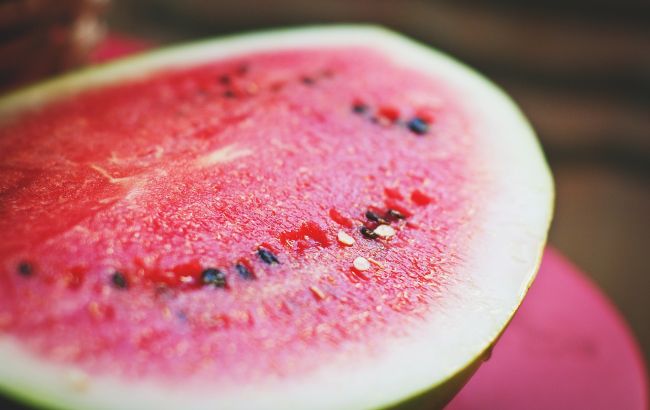 В Україні виростили гігантський кавун: його вага вражає (відео)