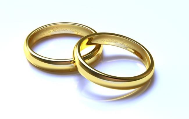 Чи любов це?: у Вінниці 22-річний хлопець одружився на 80-річній бабусі