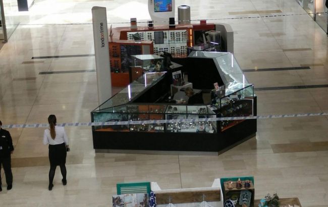 У Лондоні невідомі напали з ножем на чоловіка в торговому центрі
