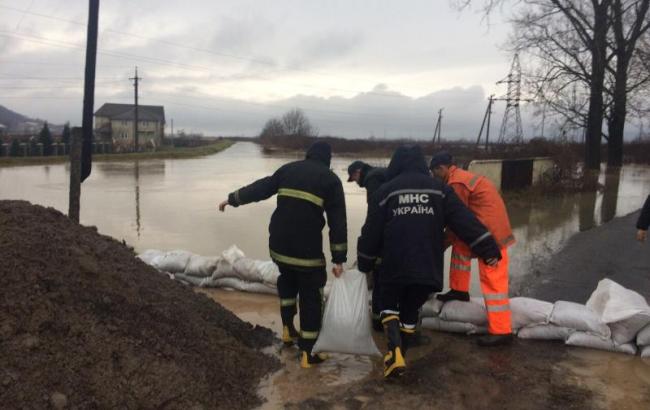 Паводок на Закарпатье: остаются подтопленными 983 домохозяйства
