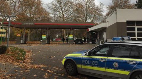 У Німеччині озброєний чоловік захопив заручницю на заправці