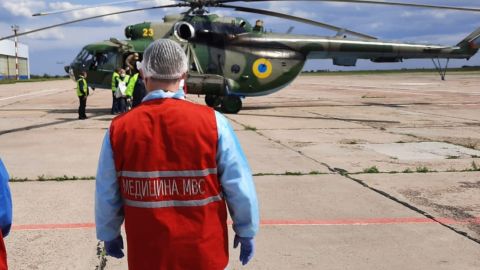 Пострадавших от взрыва мины полицейских вертолетом отправили в Днепр