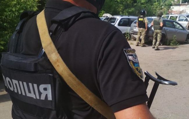 У Полтаві проводять спецоперацію по затриманню автовикрадача, що погрожує гранатою