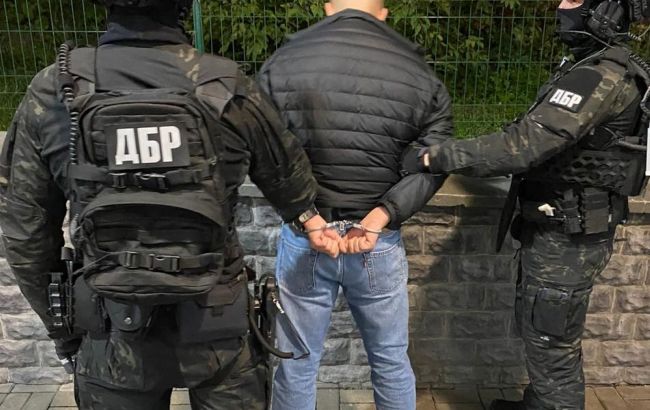 В Киевской области задержали двух полицейских за вымогательство 0,5 млн гривен