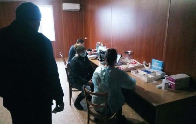 На КПВВ "Станица Луганская" начали тестировать на COVID выезжающих из ОРЛО