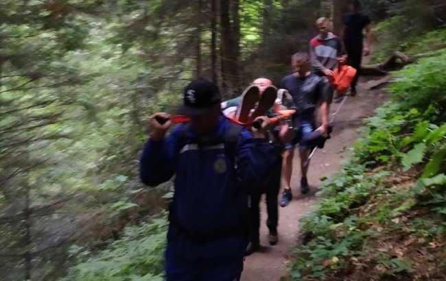 У Карпатах рятувальники евакуювали травмовану туристку