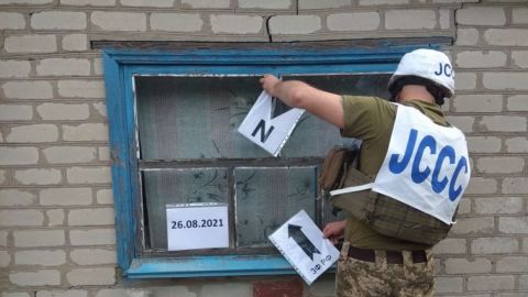 Бойовики на Донбасі обстріляли житловий сектор Травневого